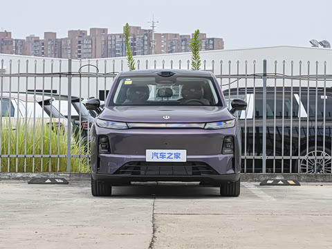零跑C10 实车图 2