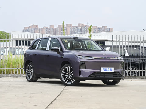 零跑C10 实车图 3