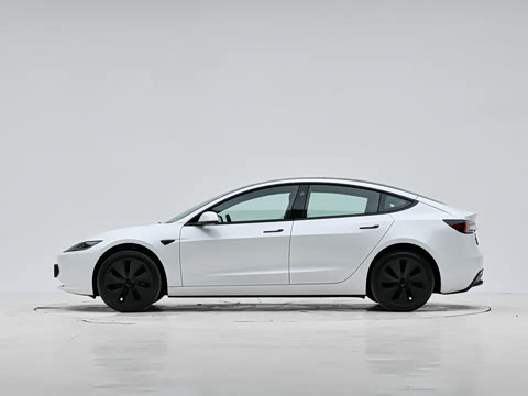 Model 3 实车图 4